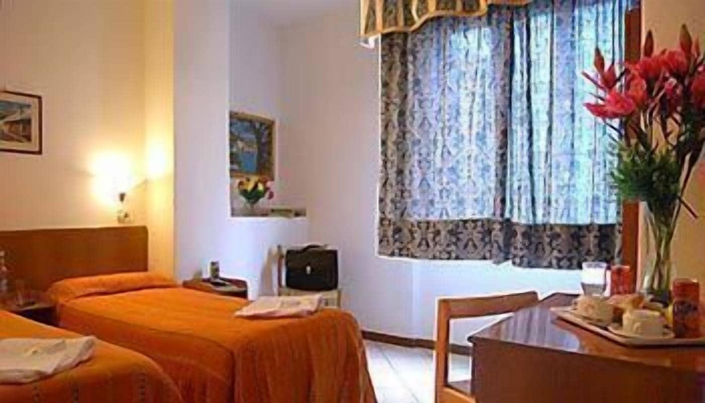 Hotel Adelchi Милано Екстериор снимка