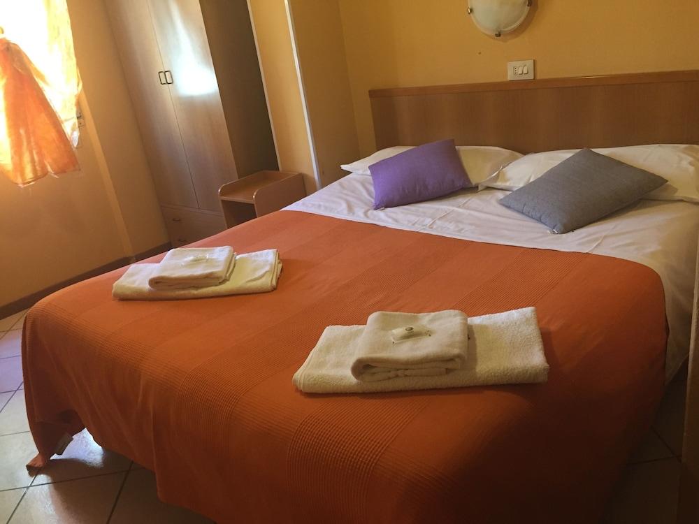 Hotel Adelchi Милано Екстериор снимка