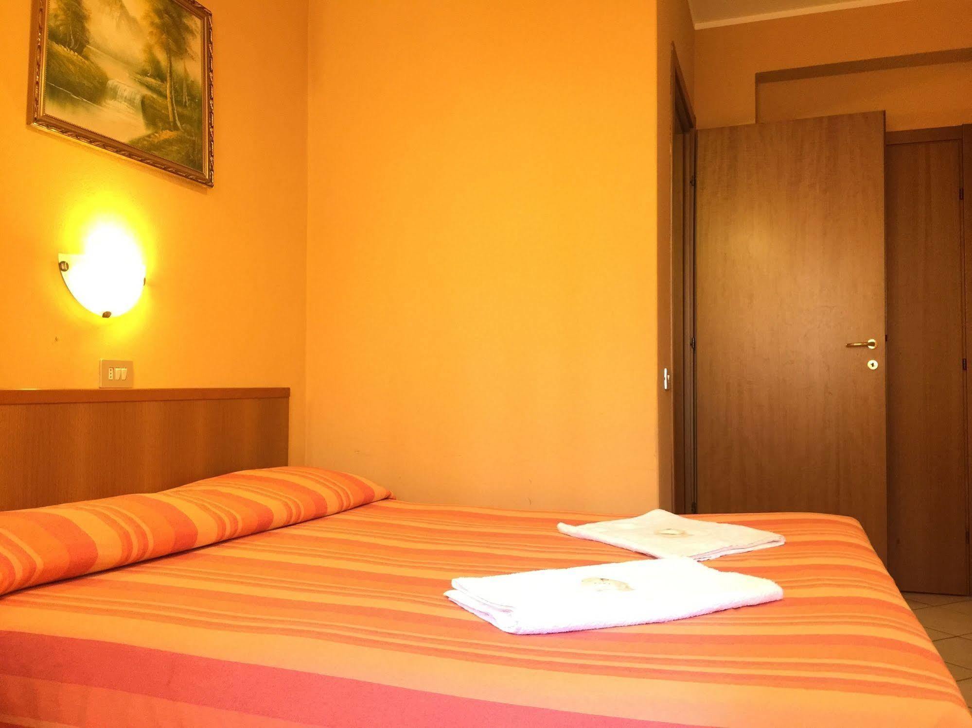 Hotel Adelchi Милано Екстериор снимка