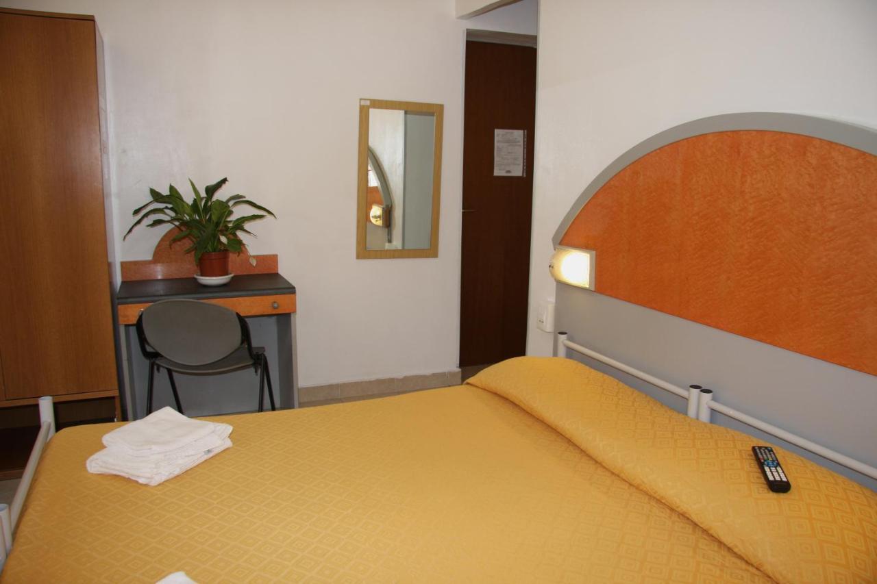 Hotel Adelchi Милано Екстериор снимка
