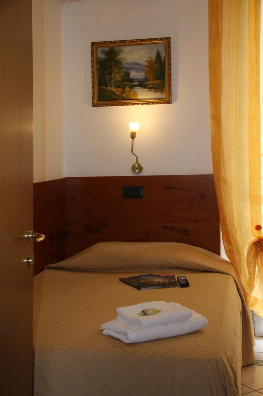 Hotel Adelchi Милано Екстериор снимка